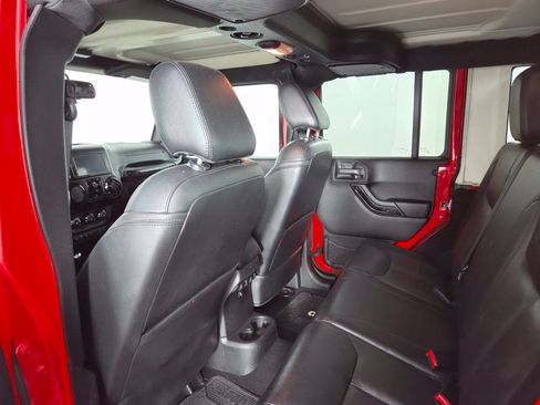 Used 2015 Jeep Wrangler Unlimited Sahara AWD/4WD image 23
