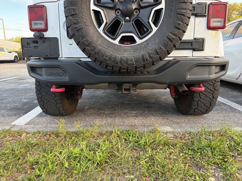 Used 2016 Jeep Wrangler Unlimited Rubicon image 15