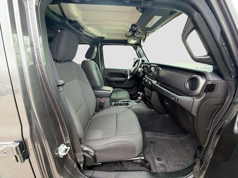 Used 2022 Jeep Gladiator Sport image 15