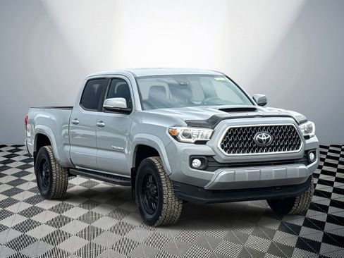 Used 2019 Toyota Tacoma TRD Sport image 4