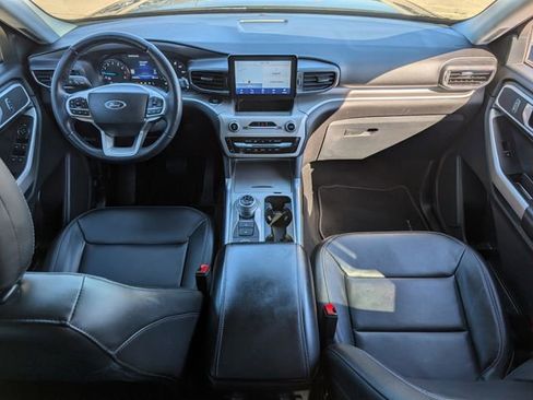 Used 2022 Ford Explorer XLT w/ Equipment Group 202A image 11