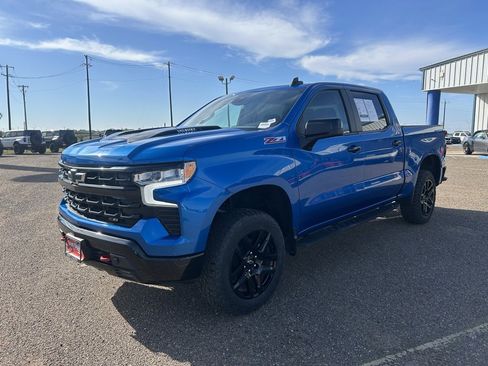 Used 2023 Chevrolet Silverado 1500 LT Trail Boss w/ LPO, Dark Essentials Package image 3