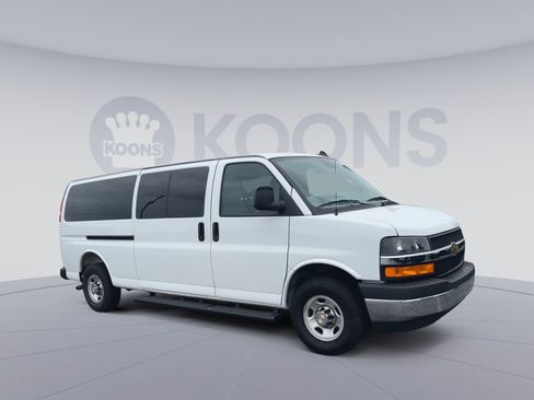 Used 2025 Chevrolet Express 3500 LT w/ LT Preferred Equipment Group RWD image 2