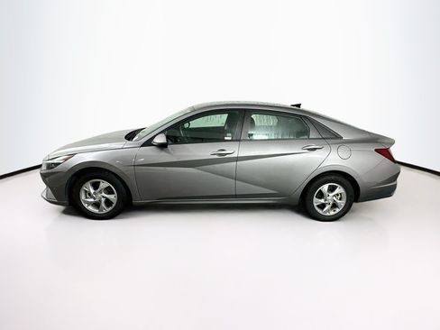 Used 2021 Hyundai Elantra SE FWD image 4