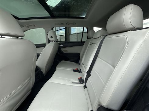 Used 2021 Volkswagen Tiguan SE w/ Panoramic Sunroof Package image 31