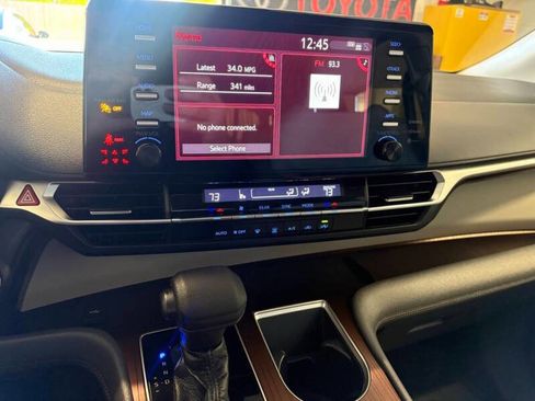 Used 2022 Toyota Sienna LE image 21