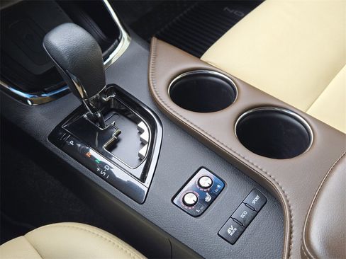 Used 2016 Toyota Avalon XLE Premium image 21