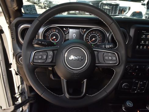 Used 2023 Jeep Gladiator Sport image 23