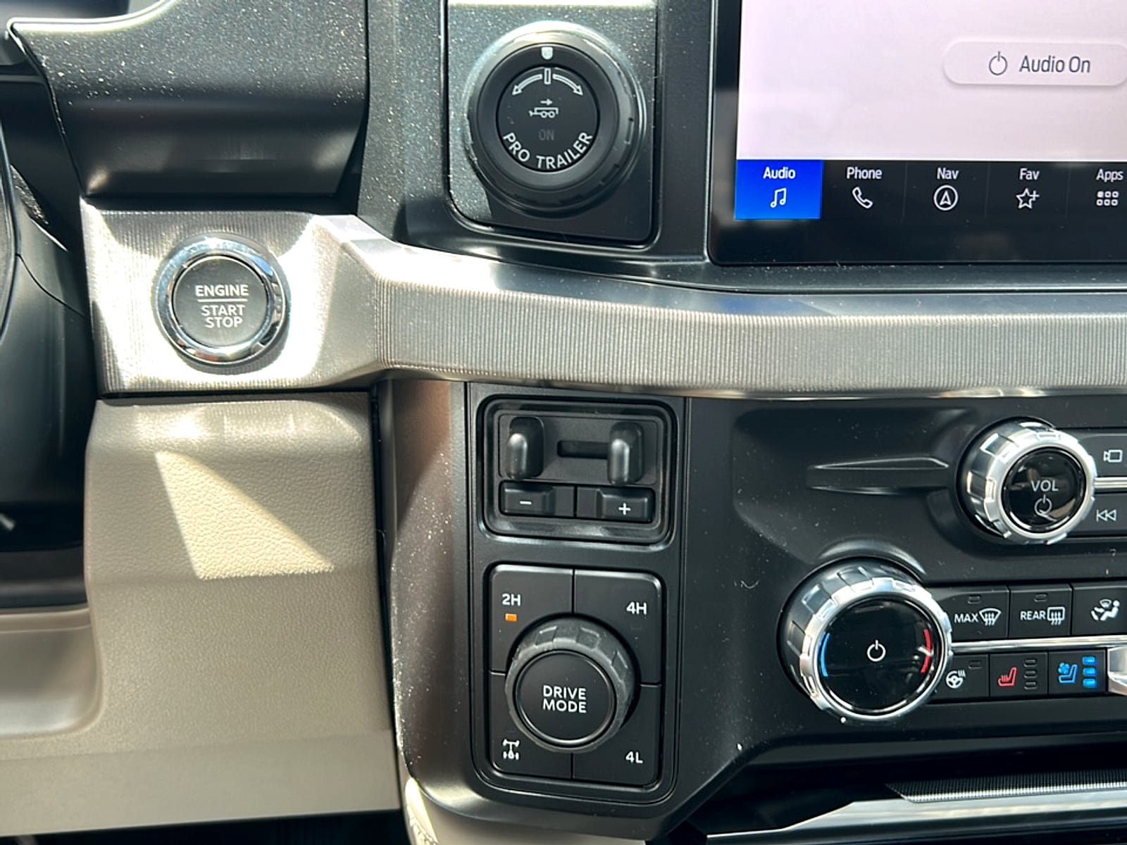 New 2026 Ford F250 Platinum w/ Platinum Plus Package AWD/4WD image 11