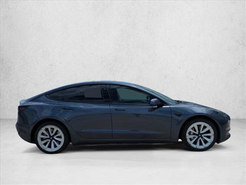 Used 2022 Tesla Model 3 Standard Range RWD image 4