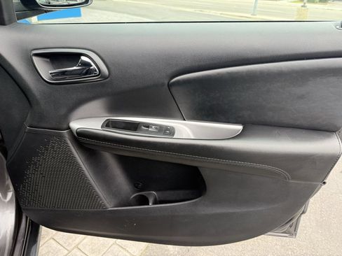 Used 2018 Dodge Journey SE w/ Popular Equipment Group image 9