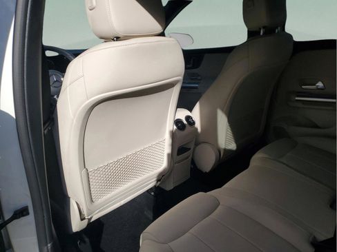 Used 2025 Mercedes-Benz GLA 250 image 8