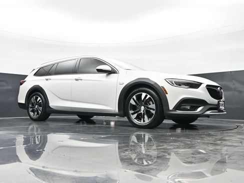 Used 2018 Buick Regal Essence w/ Driver Confidence Package #1 AWD/4WD image 47