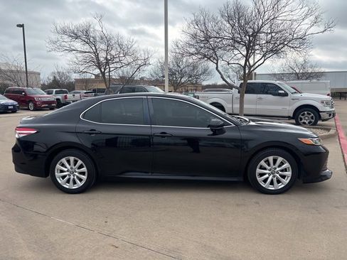 Used 2020 Toyota Camry LE image 4