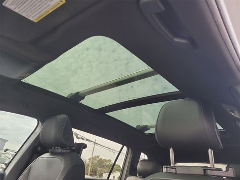 Used 2023 Volkswagen Tiguan SE R-Line image 21