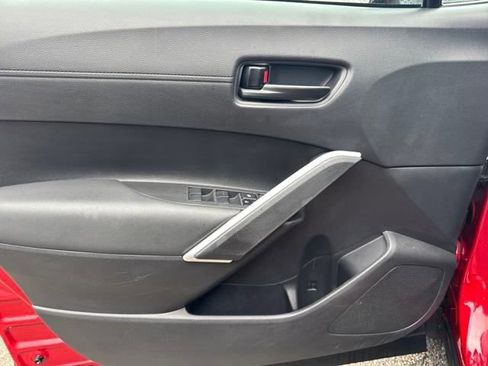 Used 2022 Toyota Corolla Cross LE w/ Moonroof Package image 12