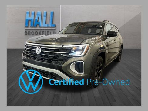 Certified 2024 Volkswagen Atlas Peak Edition SE image 1