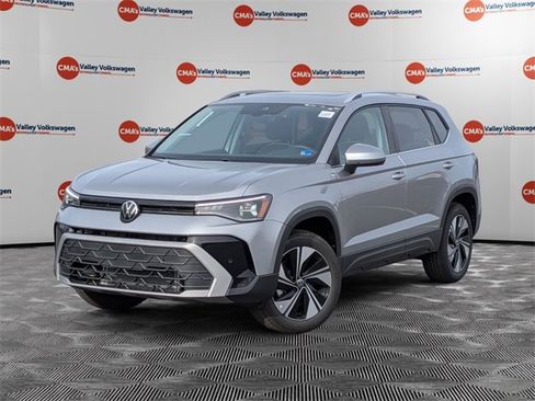 New 2026 Volkswagen Taos SE image 1