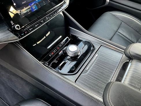 Used 2024 Jeep Wagoneer L Series II w/ Flexible Seating Group image 15