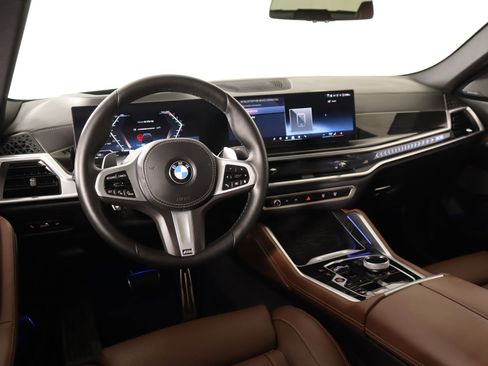 Used 2026 BMW X6 xDrive40i w/ Executive Package image 2