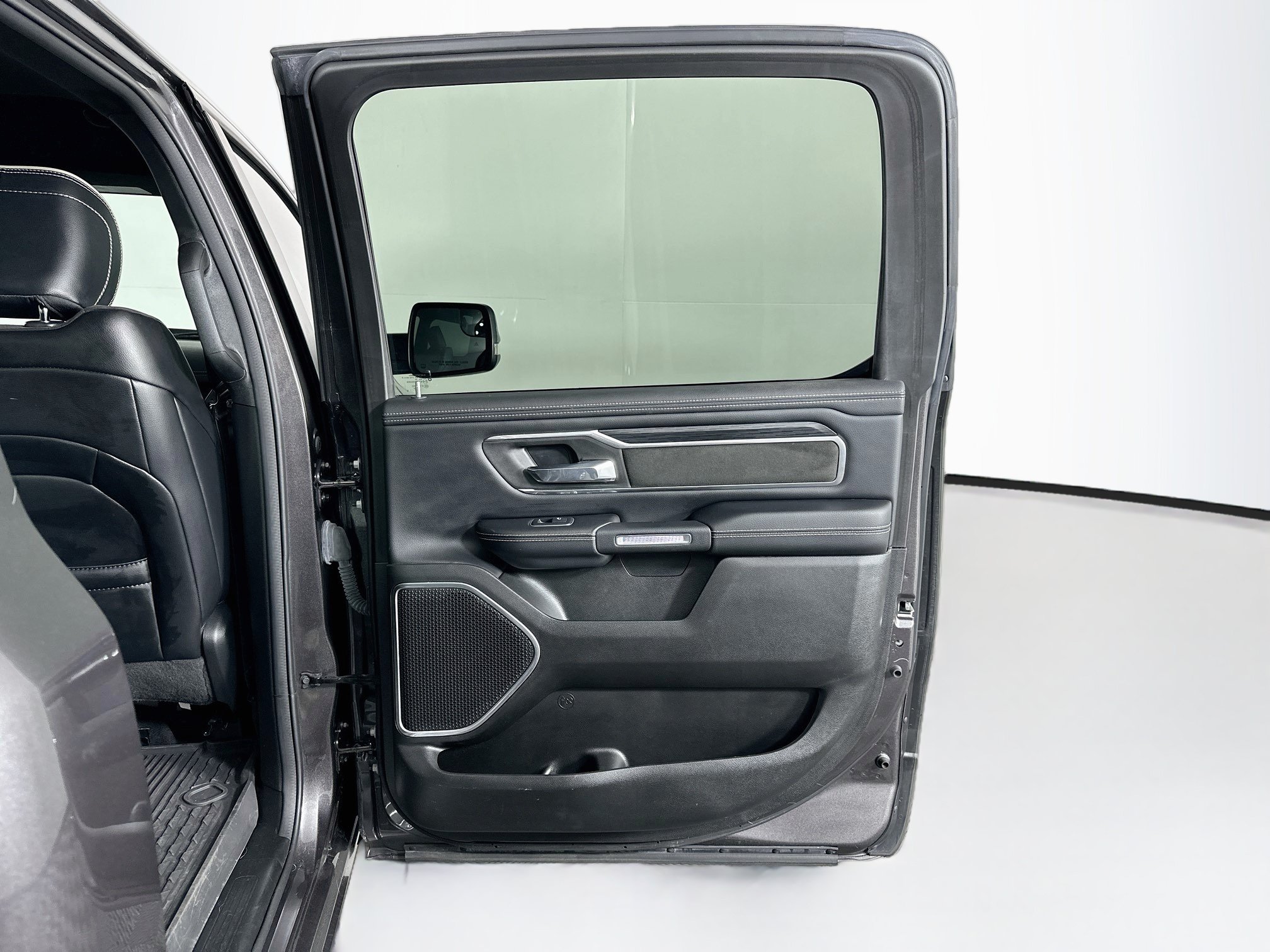 Used 2023 RAM 1500 Laramie AWD/4WD image 29