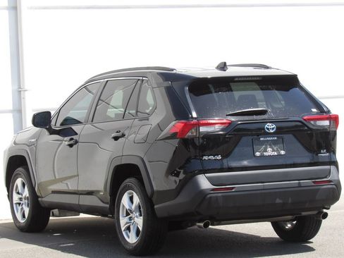 Certified 2021 Toyota RAV4 LE AWD/4WD image 5