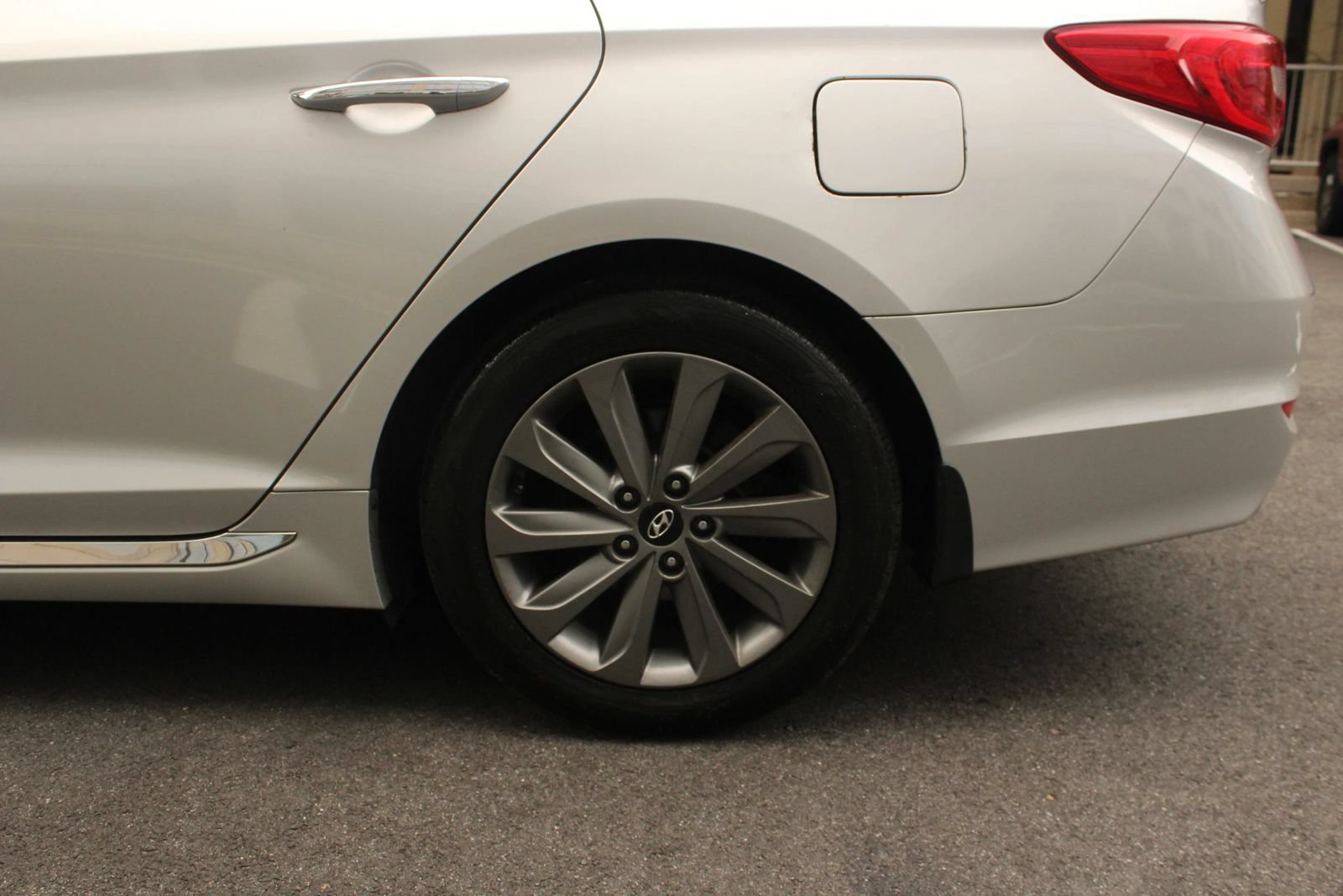 Used 2015 Hyundai Sonata Sport w/ Option Group 04 FWD image 10