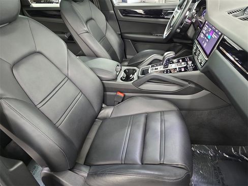 Used 2021 Porsche Cayenne image 27