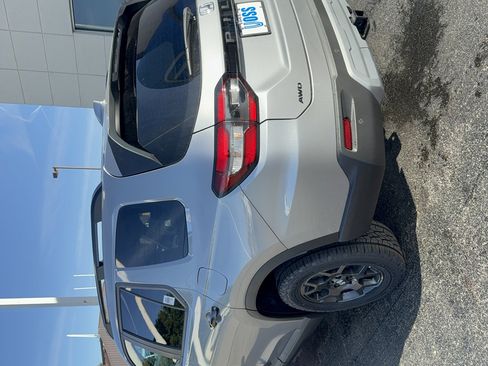 Used 2025 Honda Pilot TrailSport image 7