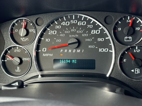 Used 2024 Chevrolet Express 2500 w/ Driver Convenience Package image 20