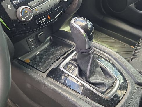 Used 2017 Nissan Rogue SV FWD image 8