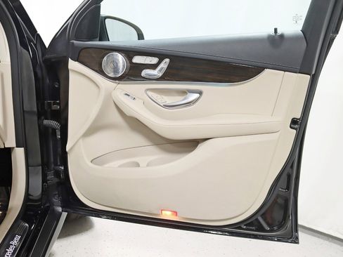 Used 2017 Mercedes-Benz GLC 300 4MATIC w/ Premium 2 Package image 35