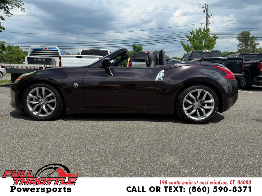 Used 2010 Nissan 370Z Touring RWD image 5