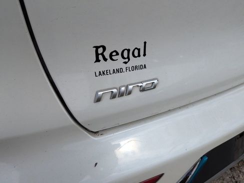 Used 2019 Kia Niro EX image 7