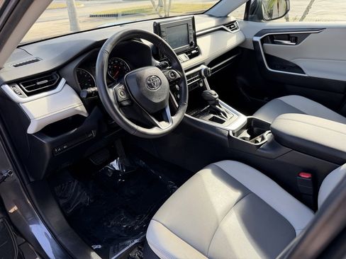 Used 2021 Toyota RAV4 XLE Premium image 11
