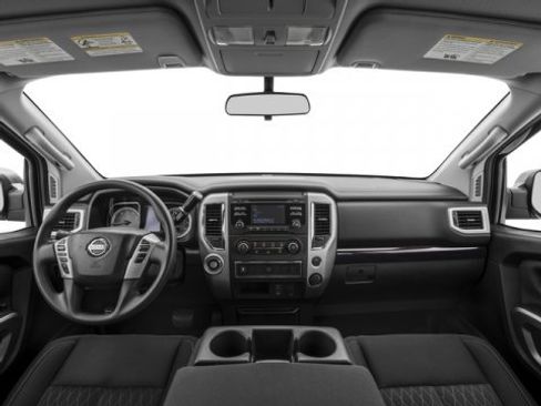 Used 2017 Nissan Titan SV image 5
