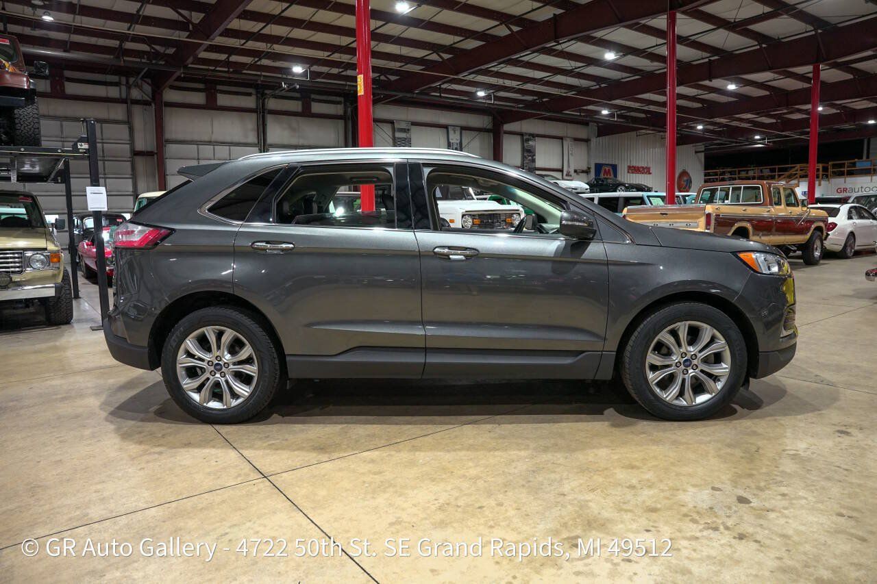 Used 2019 Ford Edge Titanium w/ Cargo Accessory Package FWD image 10