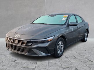 Used 2025 Hyundai Elantra SE FWD video 1