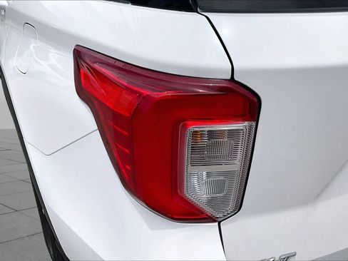 Used 2022 Ford Explorer XLT w/ Equipment Group 202A RWD image 27