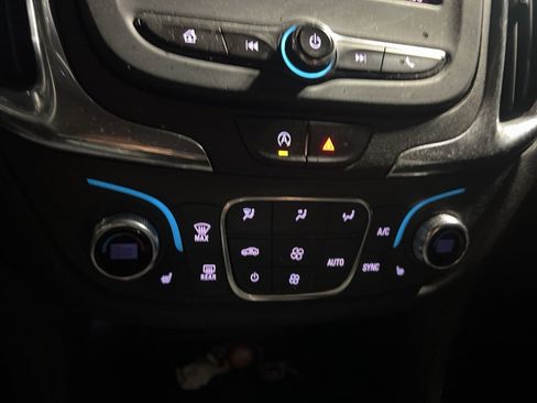 Used 2023 Chevrolet Equinox LT image 18