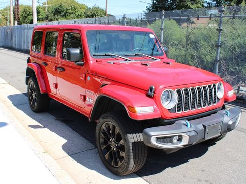 Used 2024 Jeep Wrangler Unlimited Sahara AWD/4WD image 4