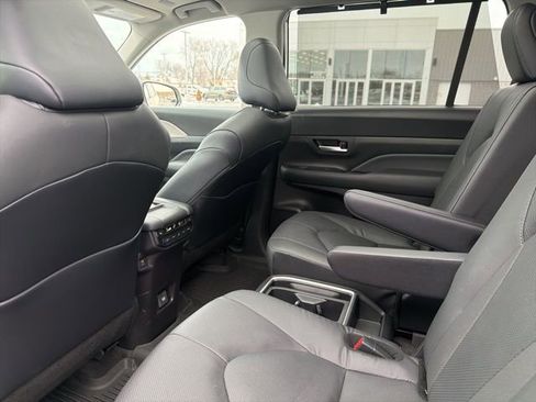 Used 2024 Toyota Grand Highlander Limited image 45