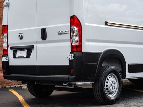 Used 2025 RAM ProMaster 2500 w/ Convenience Group image 11