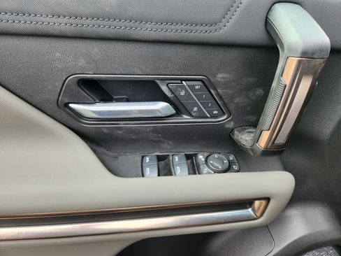 Used 2025 GMC Hummer EV 3X w/ LPO, Sport Package image 23