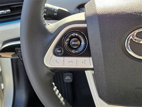 Used 2017 Toyota Prius Prime Advanced image 18