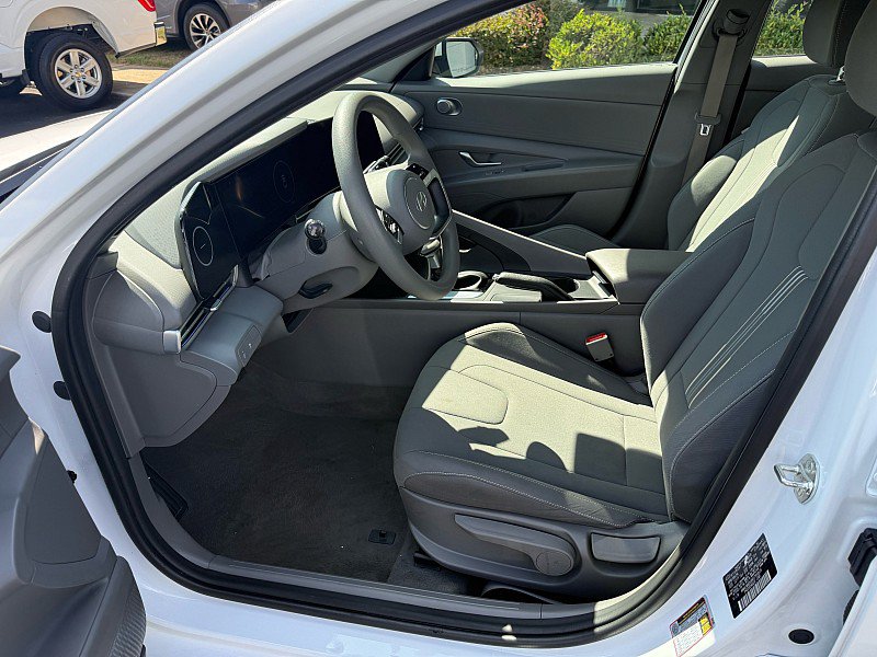 Used 2024 Hyundai Elantra SEL FWD image 9