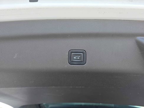 Used 2021 GMC Yukon XL SLT w/ SLT Premium Package image 43