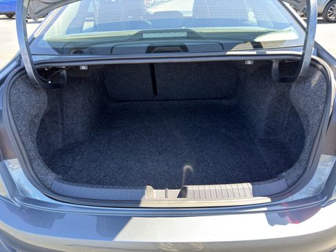 Used 2025 Volkswagen Jetta SE FWD image 15