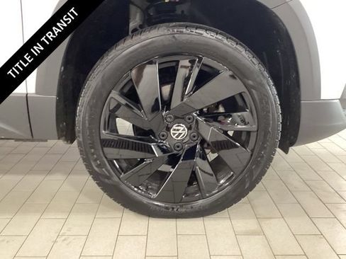 Used 2024 Volkswagen Taos SE w/ Panoramic Sunroof Package AWD/4WD image 24