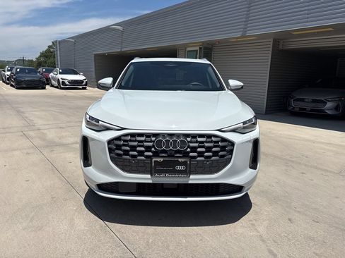 Certified 2025 Audi Q5 Premium AWD/4WD image 2